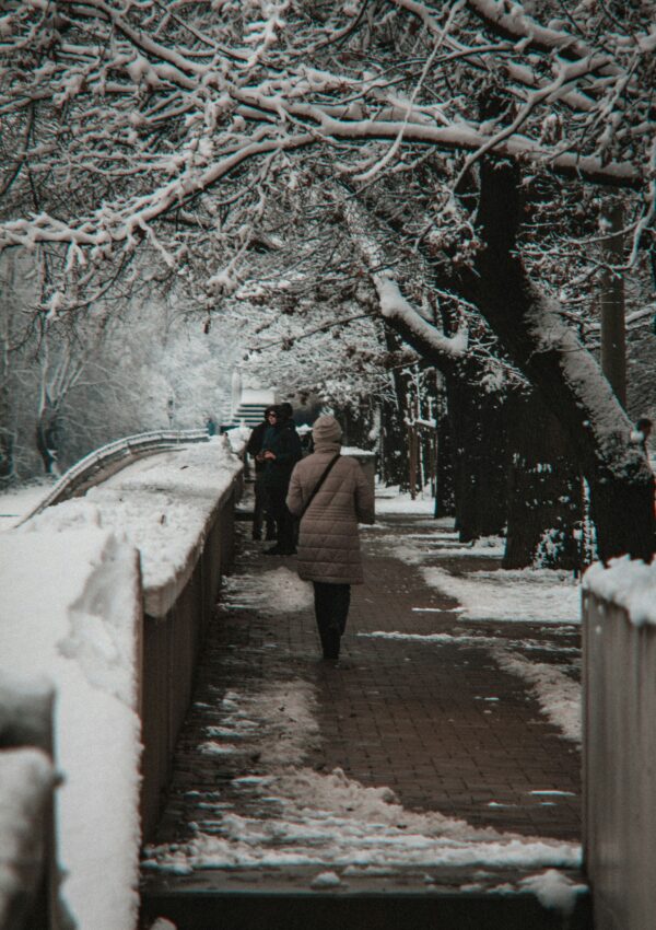 101+ Winter Date Ideas for Cold Weather Cuddles & Cozy Moments ❄️